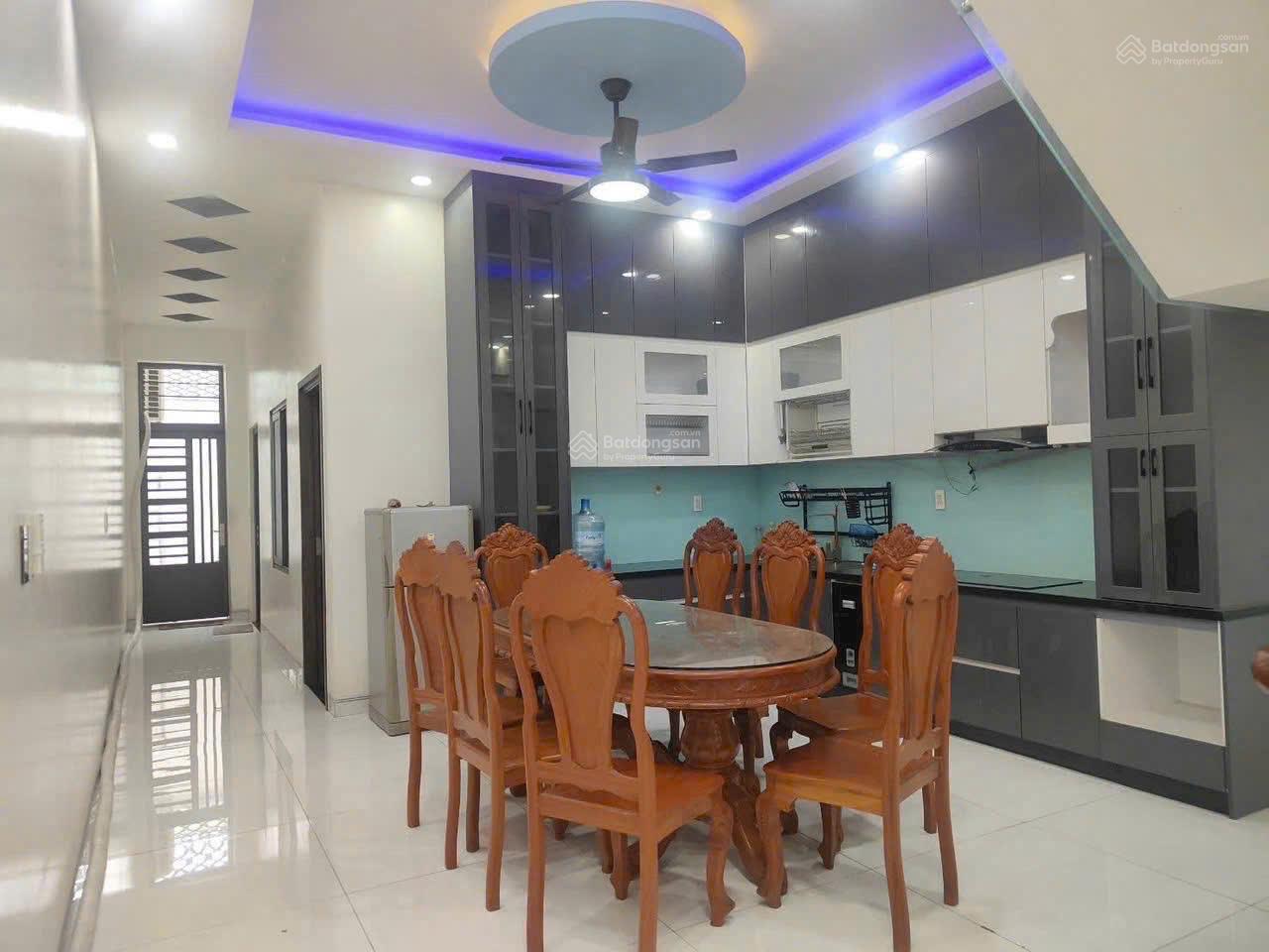 Cho thuê nhà 1 trệt 2 lầu 4 PN phường Phú Tân, Tp Thủ Dầu Một full nội thất giá tốt chỉ 14tr/tháng