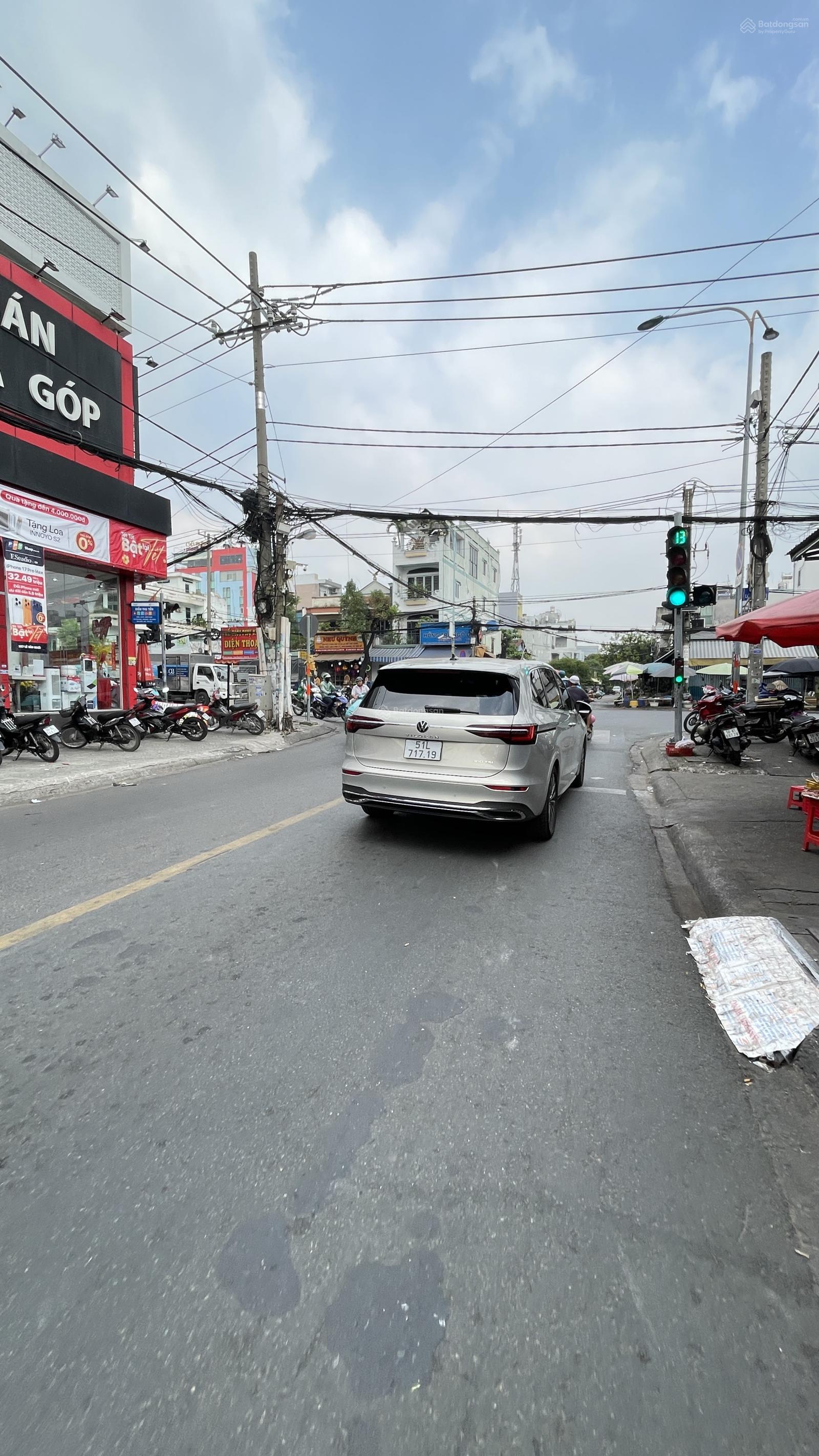 Bán nhà mặt tiền kinh doanh sầm uất, đường Bình Trị Đông (Tên Lửa nối dài). 4mx30m