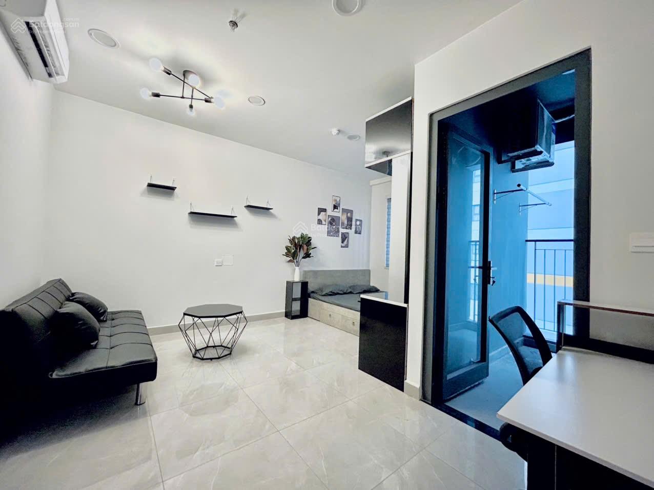 (7959) legacy central, cửa sổ hồ bơi. Full nội thất như hình. Sổ hồng : 1,1 tỷ. Nhận ký gửi