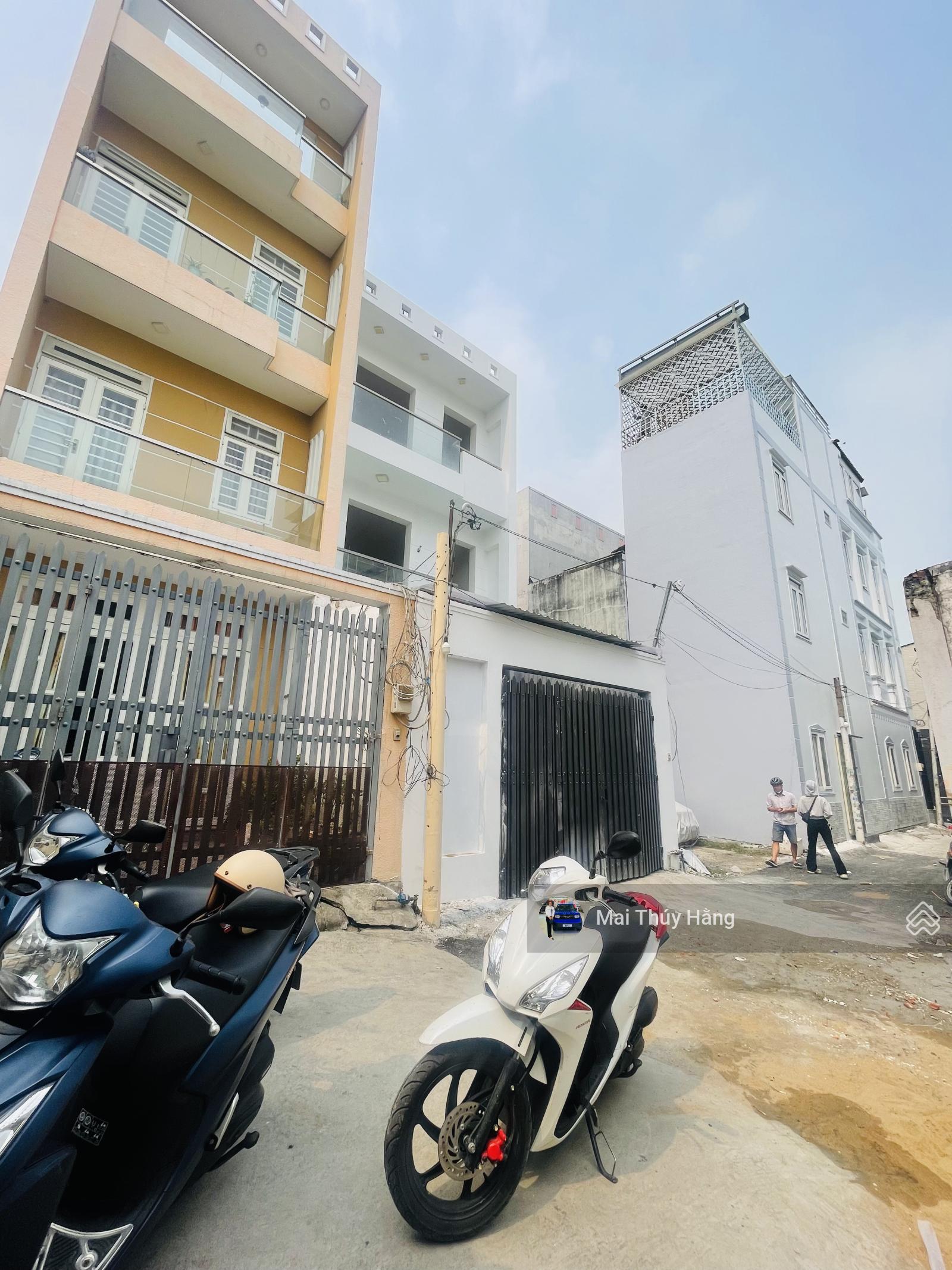 Giảm 1 tỷ bán nhanh trước tết - gần trường cao đẳng Công Nghệ, full thổ cư ngang 8m nở hậu, HXH