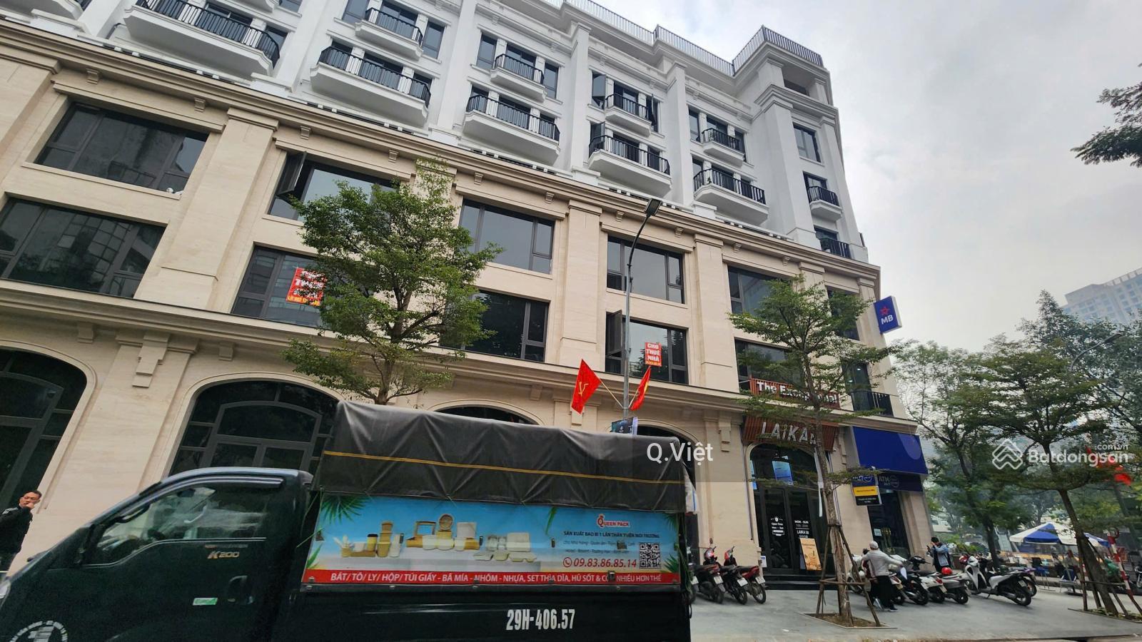 Nhà mặt phố Chùa Láng 121m 10 tầng 2 mặt phố view thóang, gần hồ, kinh doanh đỉnh