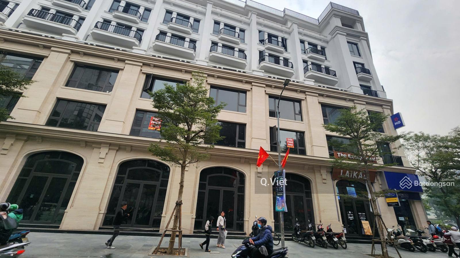 Nhà mặt phố Chùa Láng 121m 10 tầng 2 mặt phố view thóang, gần hồ, kinh doanh đỉnh