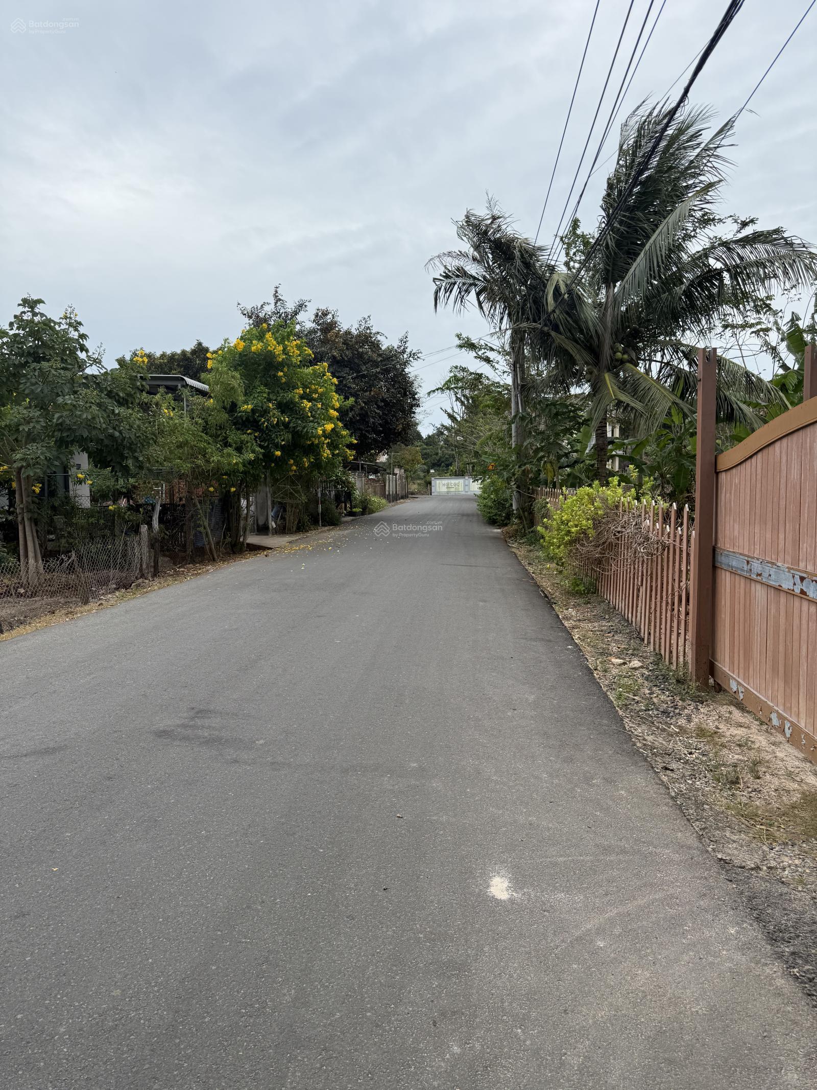 Bán lô đất xã bông trang dt: 1.100m2 có 250m2 thổ cư, lô góc 2 mặt tiền, gần quốc lộ 55, khu dân cu