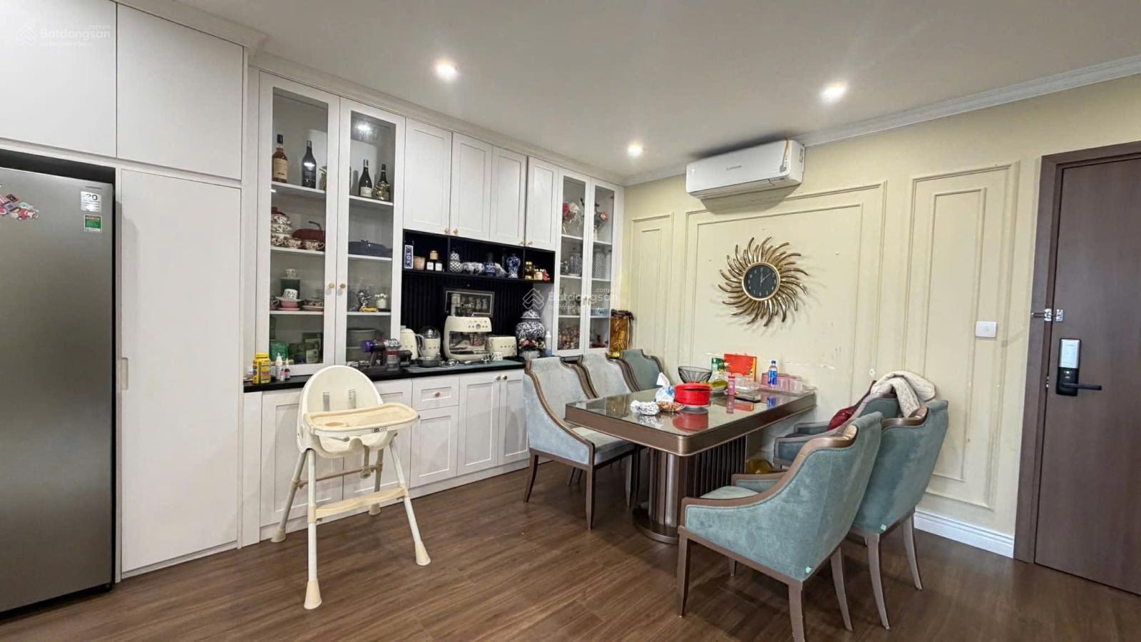 Bán gấp căn hộ chung cư 4pn full đồ bên ngoại giao đoàn toà NO3T6