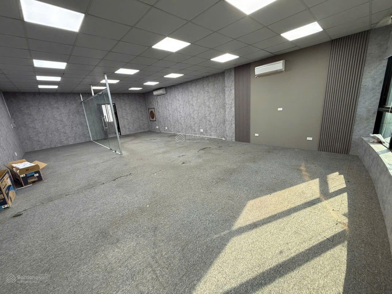 Cho thuê văn phòng Nguyễn Xiển 70m² Giá 11 triệu/tháng, vào làm ngay Cho thuê văn phòng Nguyễn Xiển 70m² Giá 11 triệu/tháng, vào làm ngay