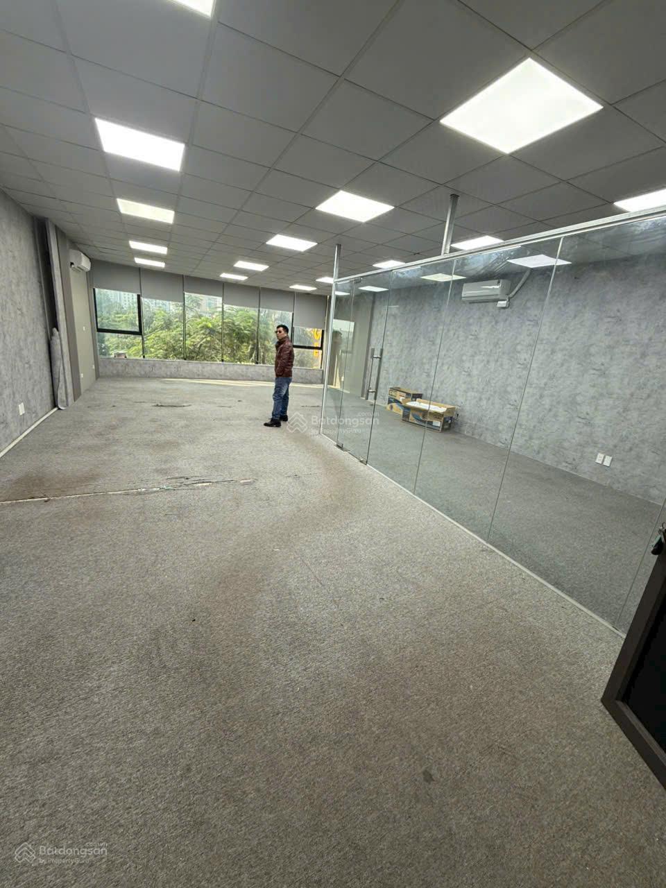 Cho thuê văn phòng Nguyễn Xiển 70m² Giá 11 triệu/tháng, vào làm ngay Cho thuê văn phòng Nguyễn Xiển 70m² Giá 11 triệu/tháng, vào làm ngay