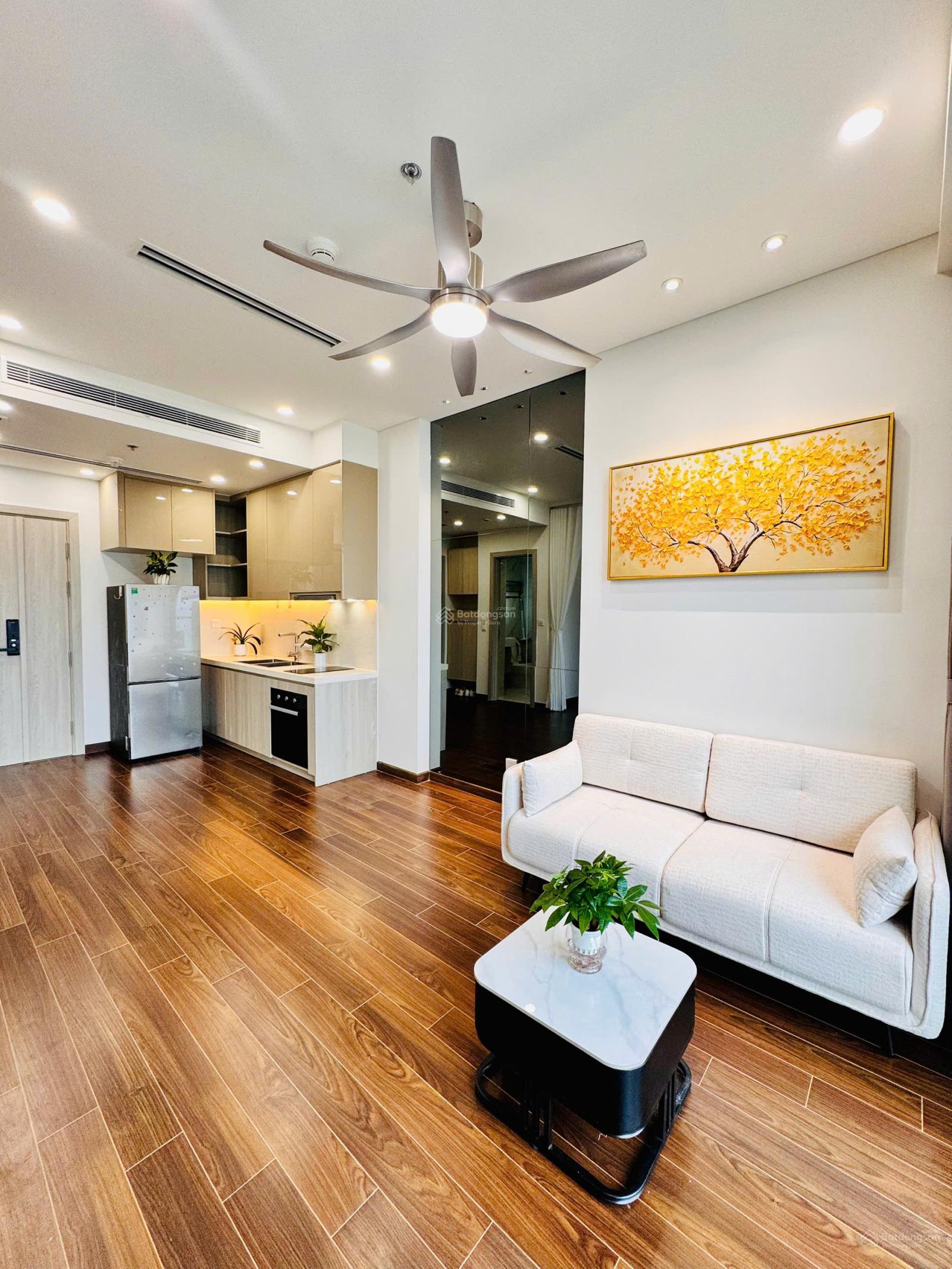 Chính chủ cần bán gấp CH 1N1VS + 1, full nội thất, sẵn sổ giá 4,15 tỷ. LH 0975 982 ***