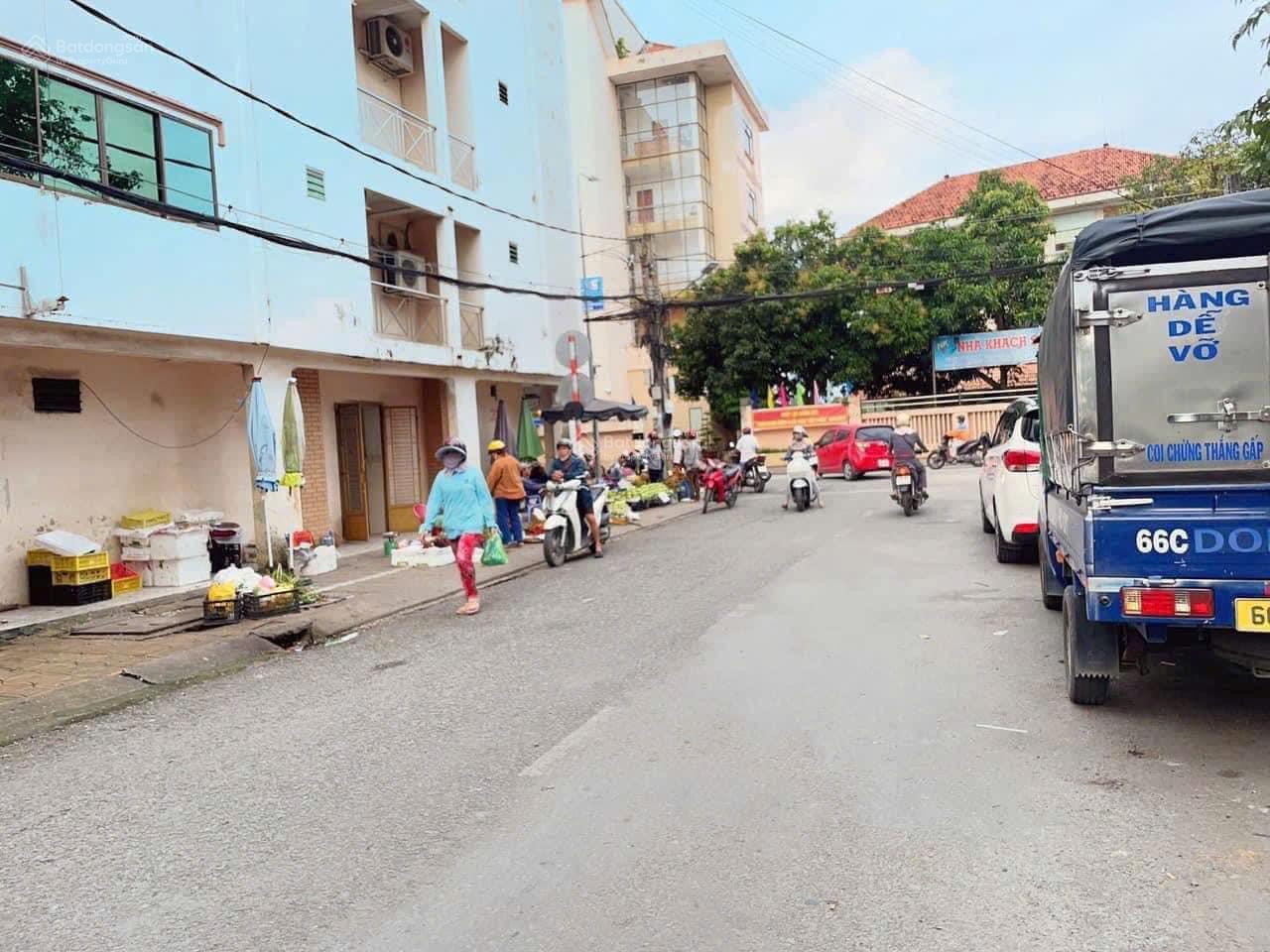 Cho thuê nhà mặt tiền đường ngô đức kế gần bến ninh kiều