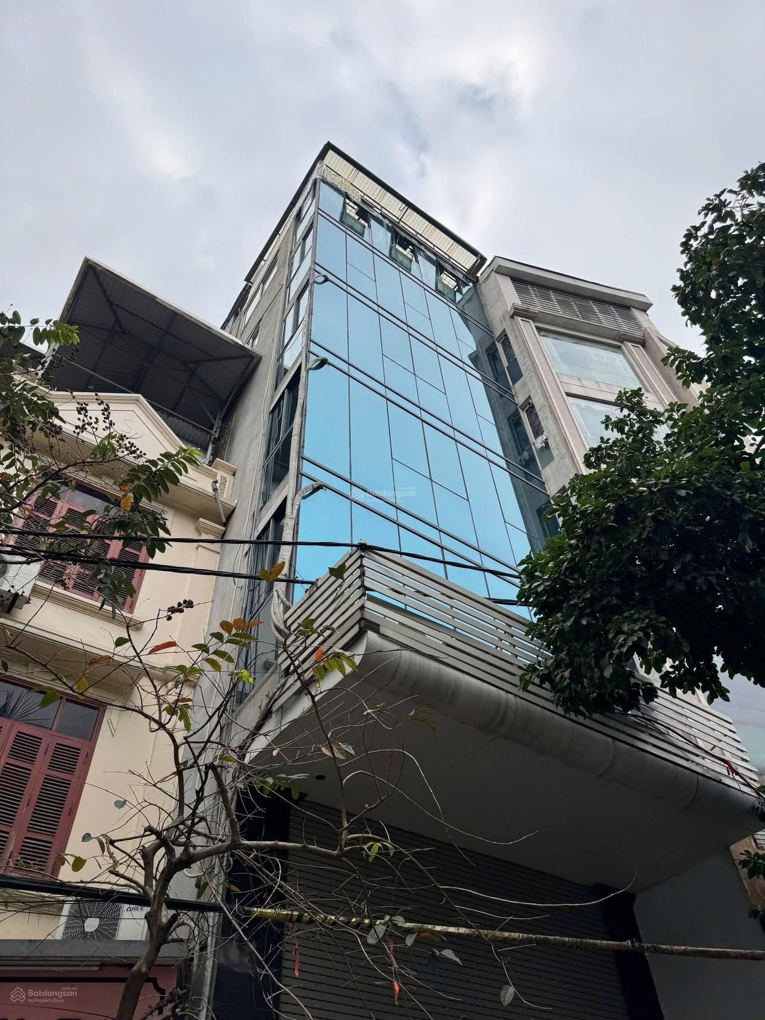 Bán tòa văn phòng 8 tầng thang máy vừa ở vừa kinh doanh,mặt view hồ Kim Liên,diện tích 68m MT 5.7m