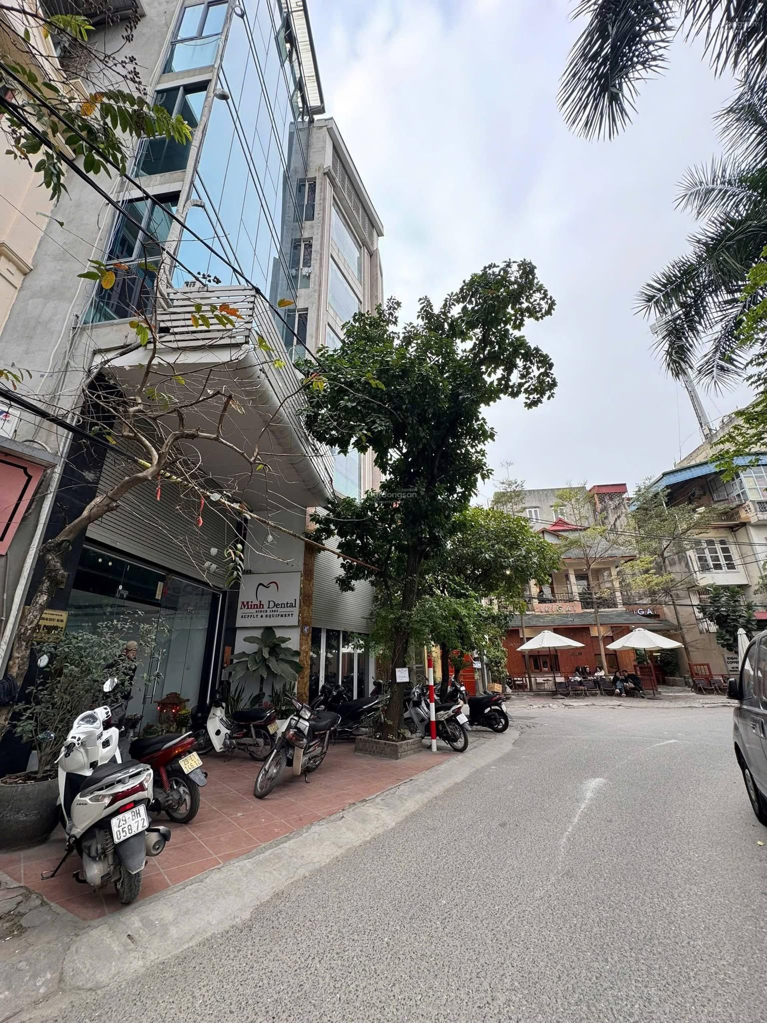 Bán tòa văn phòng 8 tầng thang máy vừa ở vừa kinh doanh,mặt view hồ Kim Liên,diện tích 68m MT 5.7m