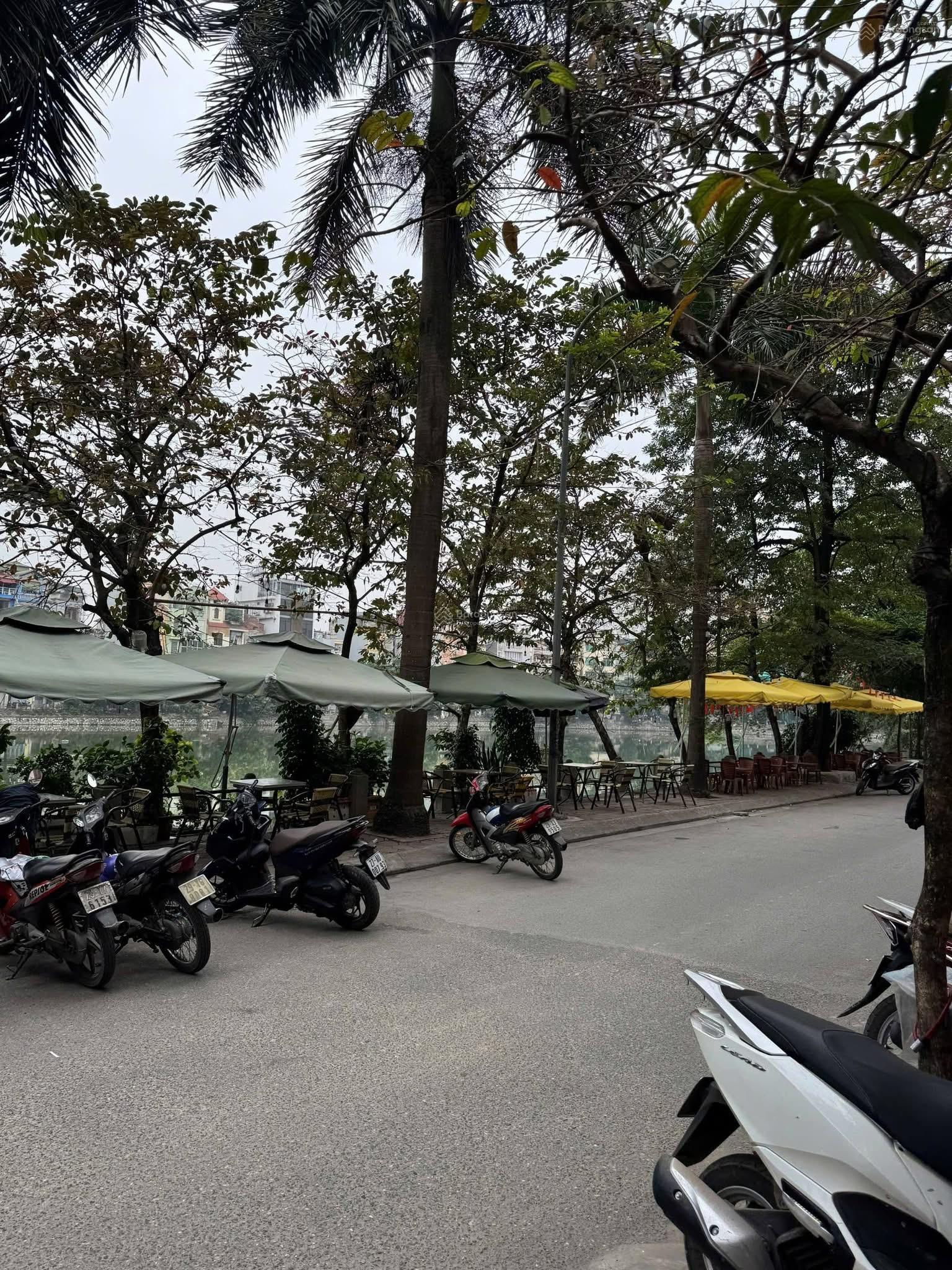 Bán tòa văn phòng 8 tầng thang máy vừa ở vừa kinh doanh,mặt view hồ Kim Liên,diện tích 68m MT 5.7m