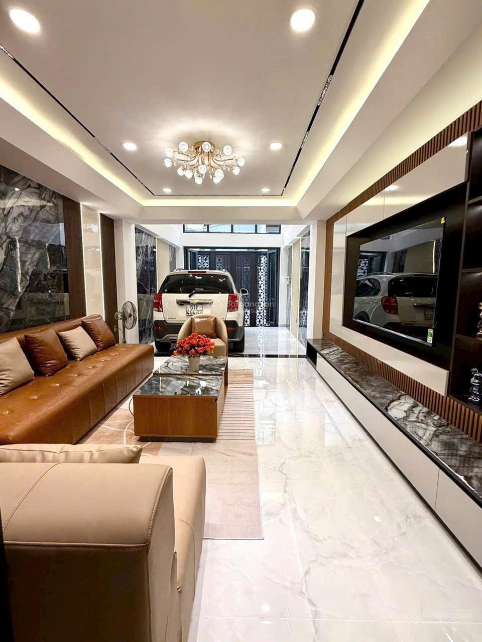 Siêu phẩm nhà phố hiện đại ngay Cách Mạng Tháng 8. Thang máy 450kg, 6 tầng, nhà xây mới