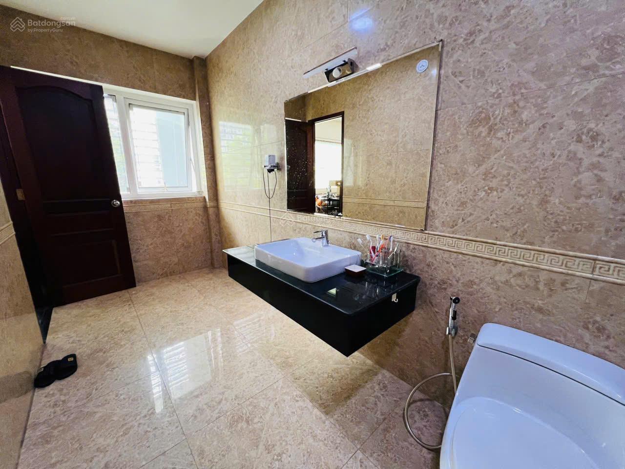 Bán gấp nhà HXH Cộng Hòa, phường 13, Tân Bình, ngay nhà ga T3 DT: 5,5x18m, 4 tầng, giá 12,5 tỷ Bán gấp nhà HXH Cộng Hòa, phường 13, Tân Bình, ngay nhà ga T3 DT: 5,5x18m, 4 tầng, giá 12,5 tỷ
