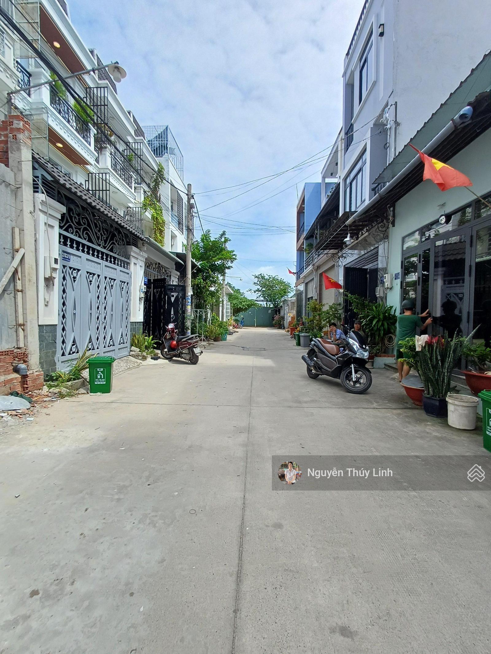 Giảm giá mạnh nhà phố 3 tầng, TL37, phường Thạnh lộc - Quận 12 (ngã tư ga 2km)