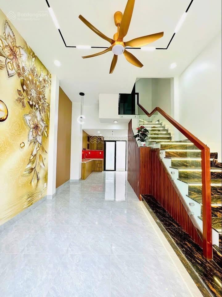 NC Nhà 1 trệt + 2 lầu hẻm 47 Trường Lưu, khu dân cư dân trí cao