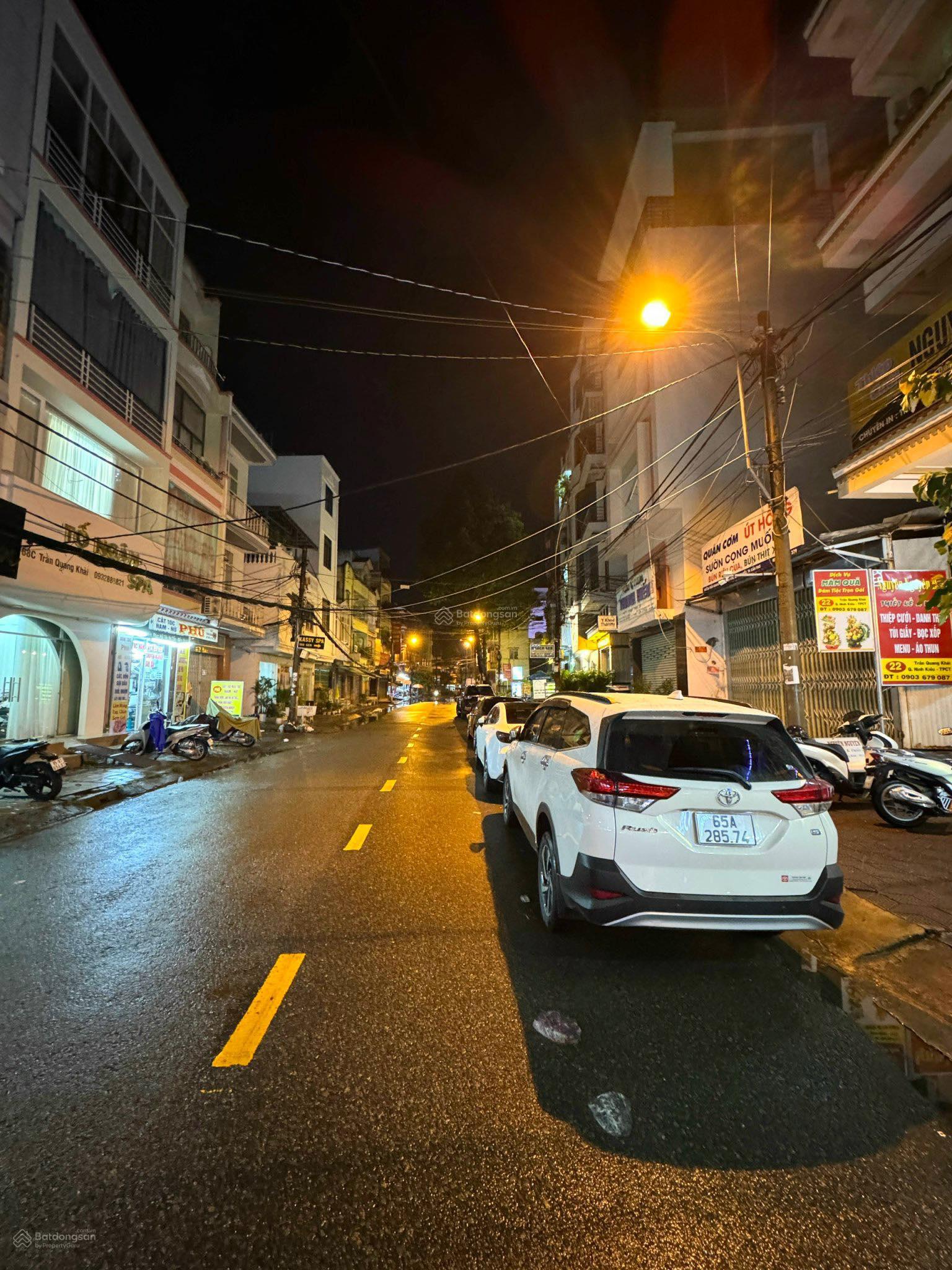 Cho thuê nhà mặt tiền đường Trần Quang Khải gần cửa hàng Kimberly