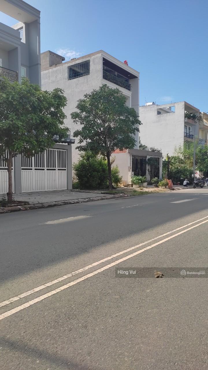 Chính chủ gửi bán đất Cát Lái 7x 20m, hướng Đông Nam giá 65tr/m2. LH 0938 821 ***