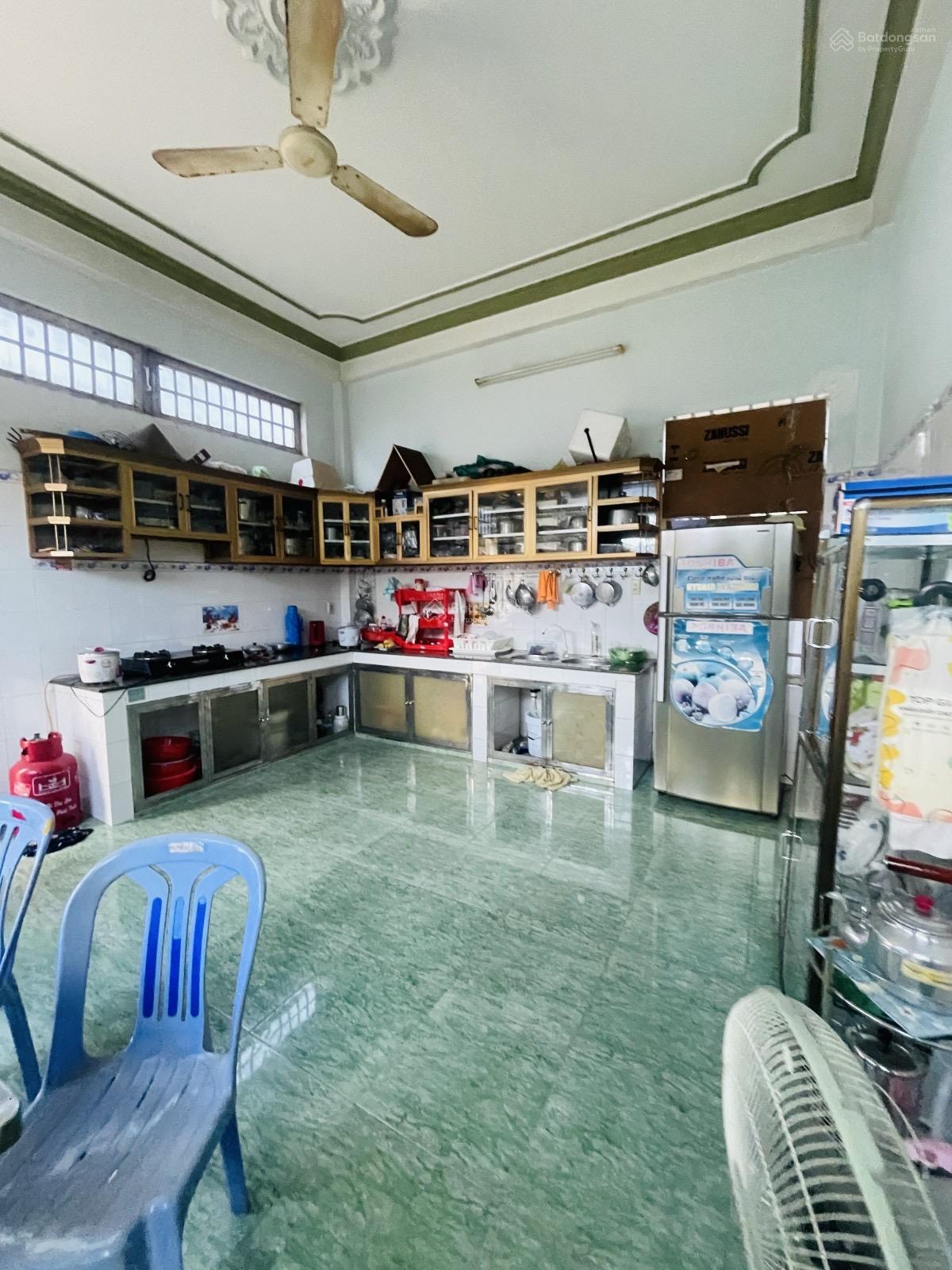 Nhà đường Số 9 Hiệp Bình Phước sát bên Vạn Phúc City 3 tầng, DT: 178m2 ngang 7,6m