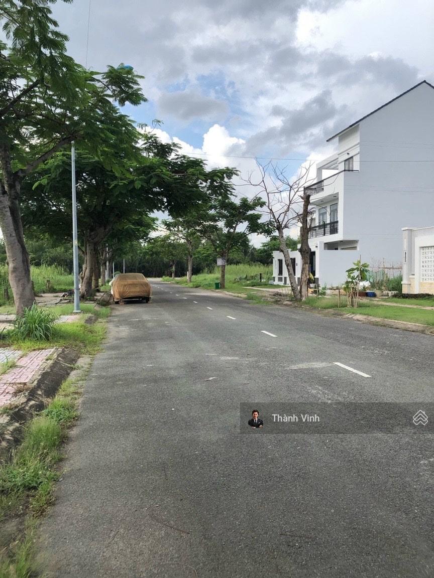 Cần bán lô đất nền ngang 6m tại Topia Garden dãy nhà có sân vườn sau cho chủ nhà,giá rẻ nhất dự án.