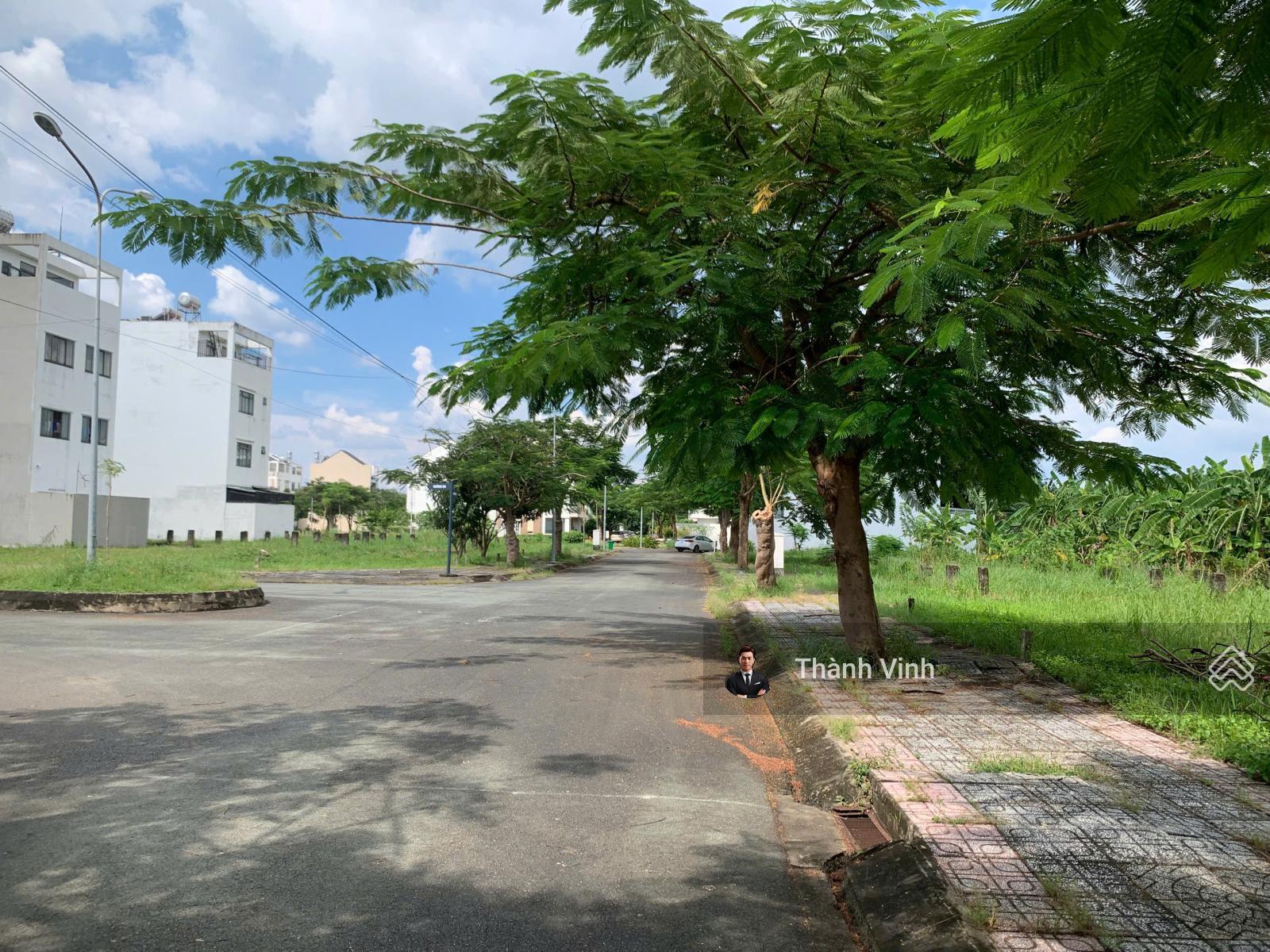 Cần bán lô đất nền ngang 6m tại Topia Garden dãy nhà có sân vườn sau cho chủ nhà,giá rẻ nhất dự án.