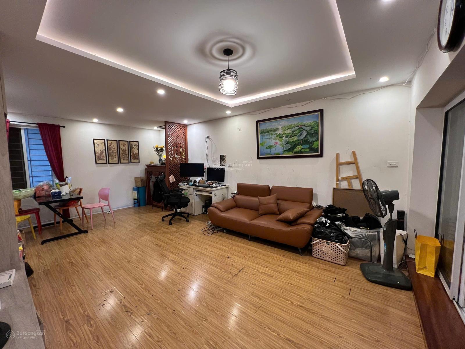 Bán căn hộ tập thể Nghĩa Tân, 3 ngủ, full nội thất. 4.95 tỷ Bán căn hộ tập thể Nghĩa Tân, 3 ngủ, full nội thất. 4.95 tỷ