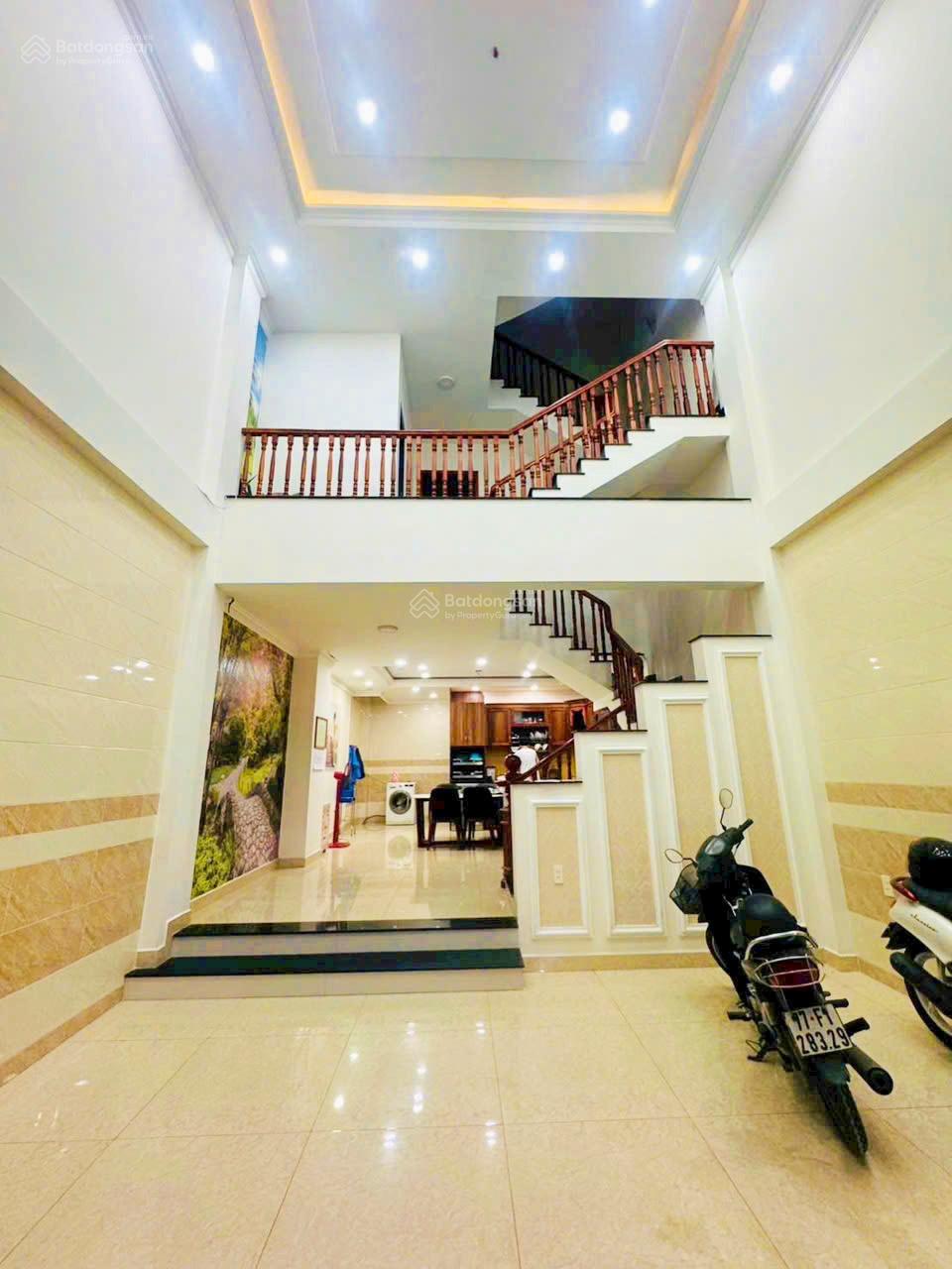 CHÍNH CHỦ BÁN NHÀ 3 LẦU KẾT CẤU CHẮC CHẮN, GẦN TRUNG TÂM, THUẬN TIỆN KINH DOANH, CÁCH QL13 200M, TĐ