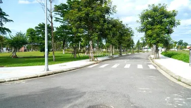 Biệt thự cao cấp thuộc Phường Cẩm Thành Quảng Ngãi. DT hơn 300m2, ngang 15m, giá chỉ hơn 4,9 tỷ