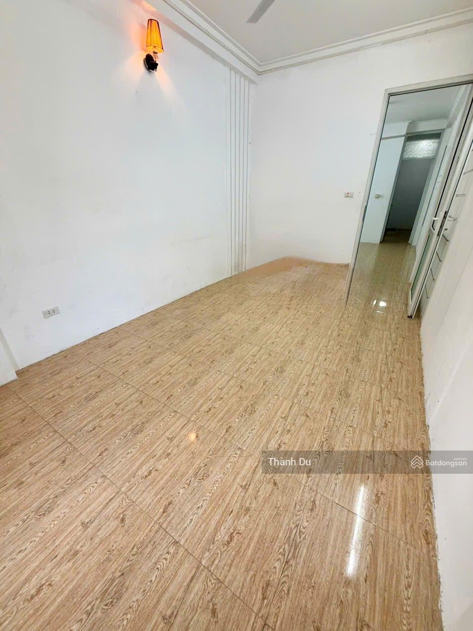 Cho thuê nhà nguyên căn mặt phố Thanh Am 60m2 4T, 4PN ở hoặc làm văn phòng giá 10 tr/ tháng