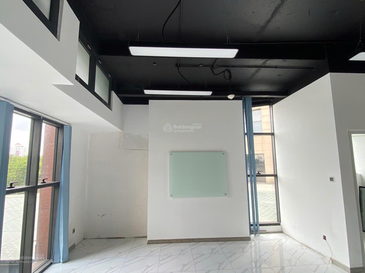 Căn officetel The Sun Avenue, DT 62.4m2, giá 6 tỷ (đang có hợp đồng thuê 17tr/tháng)