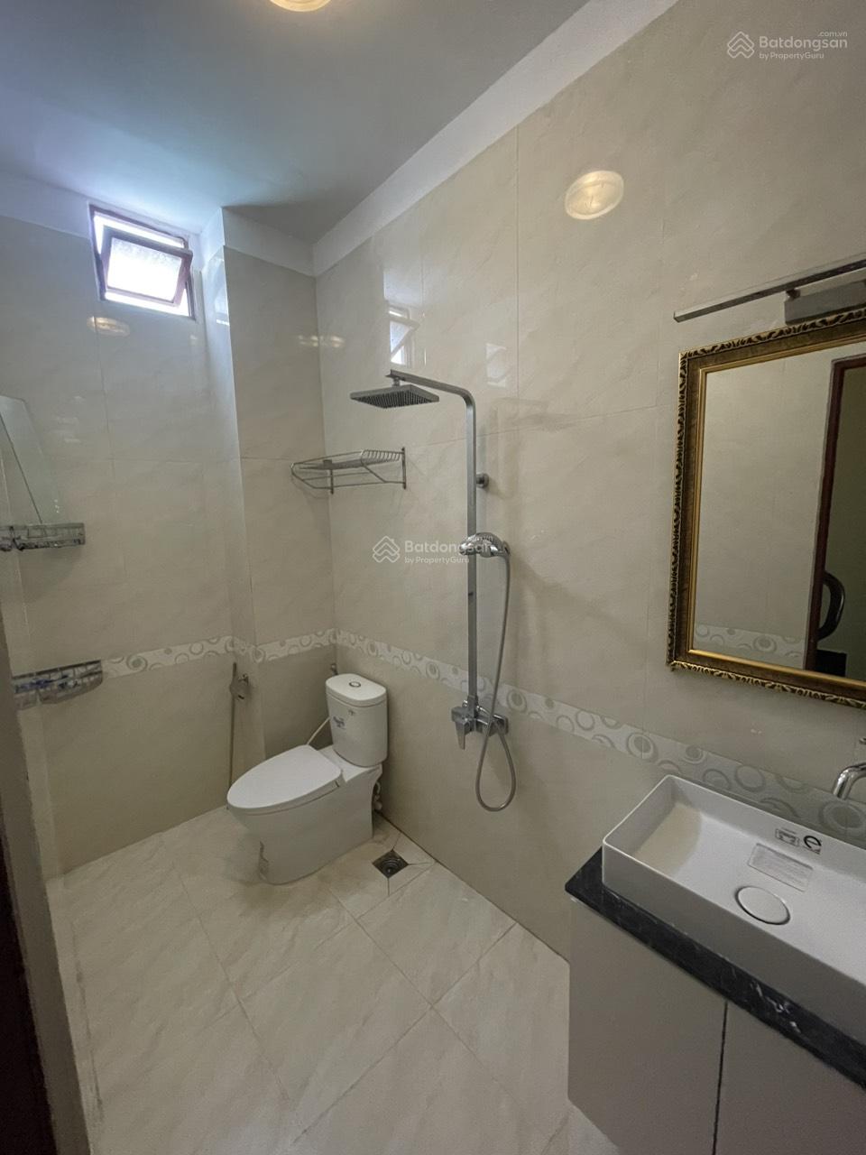 Cho thuê nhà nguyên căn giá tốt 15tr/tháng đường Trần Đình Xu, Q1, LH 0775 758 ***