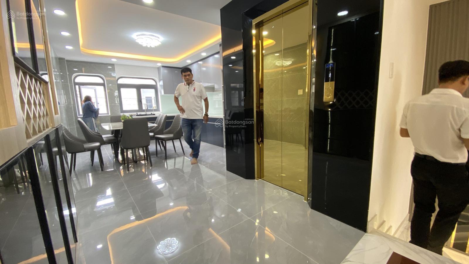 Nhà mới 5 Tầng có Thang Máy 450kg FULl nội thất, 4x17.5m, đúc 4.5 tấm, Giá 8.5 tỷ TL. Nhà mới 5 Tầng có Thang Máy 450kg FULl nội thất, 4x17.5m, đúc 4.5 tấm, Giá 8.5 tỷ TL.