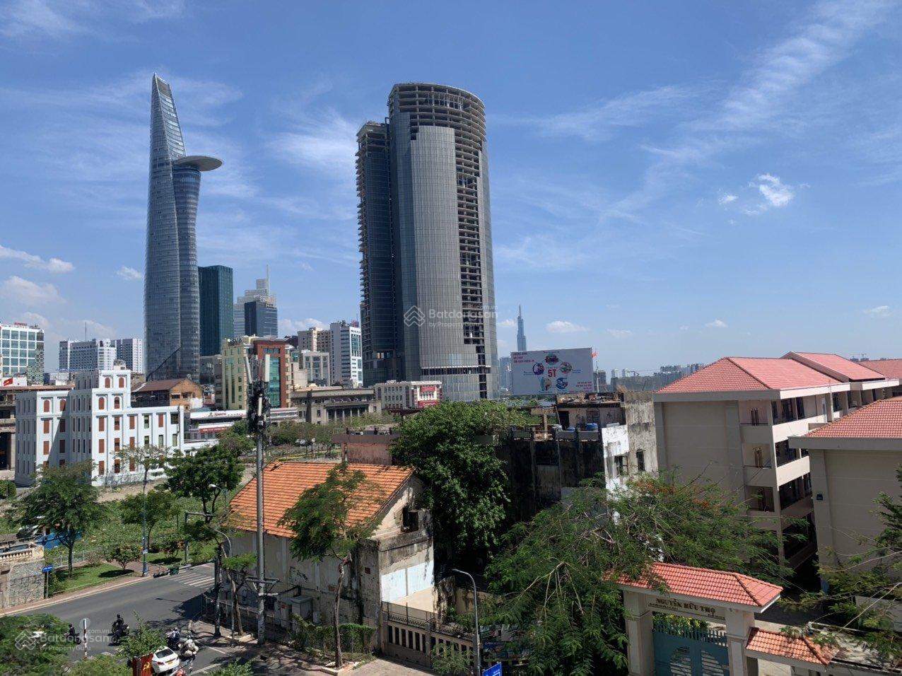 Cần cho thuê căn hộ 1PN-1WC Saigon Royal quận 4 view quận 1 và Thủ Thiêm. LH: 0909 024 ***