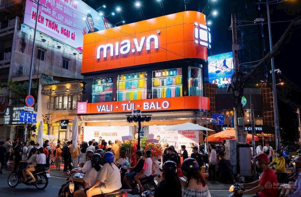 Góc 2 mặt tiền ngang 8m - vị trí vàng vòng xoay Phù Đổng - số 326 Lý Tự Trọng, Quận 1