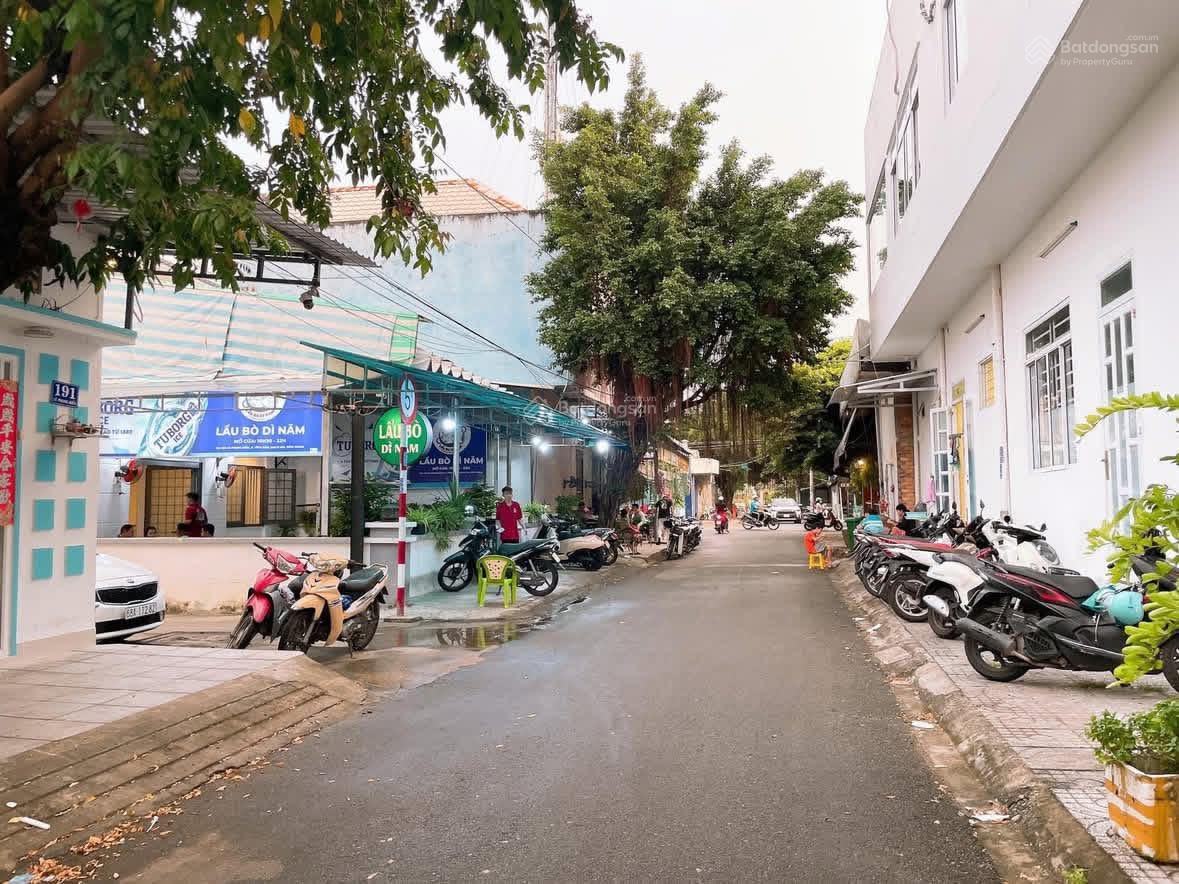 Bán nhà Kinh Doanh mt giá 1 tỷ 550 Sổ hồng riêng chính chủ, không lộ giới tranh chấp, cho thuê 7tr