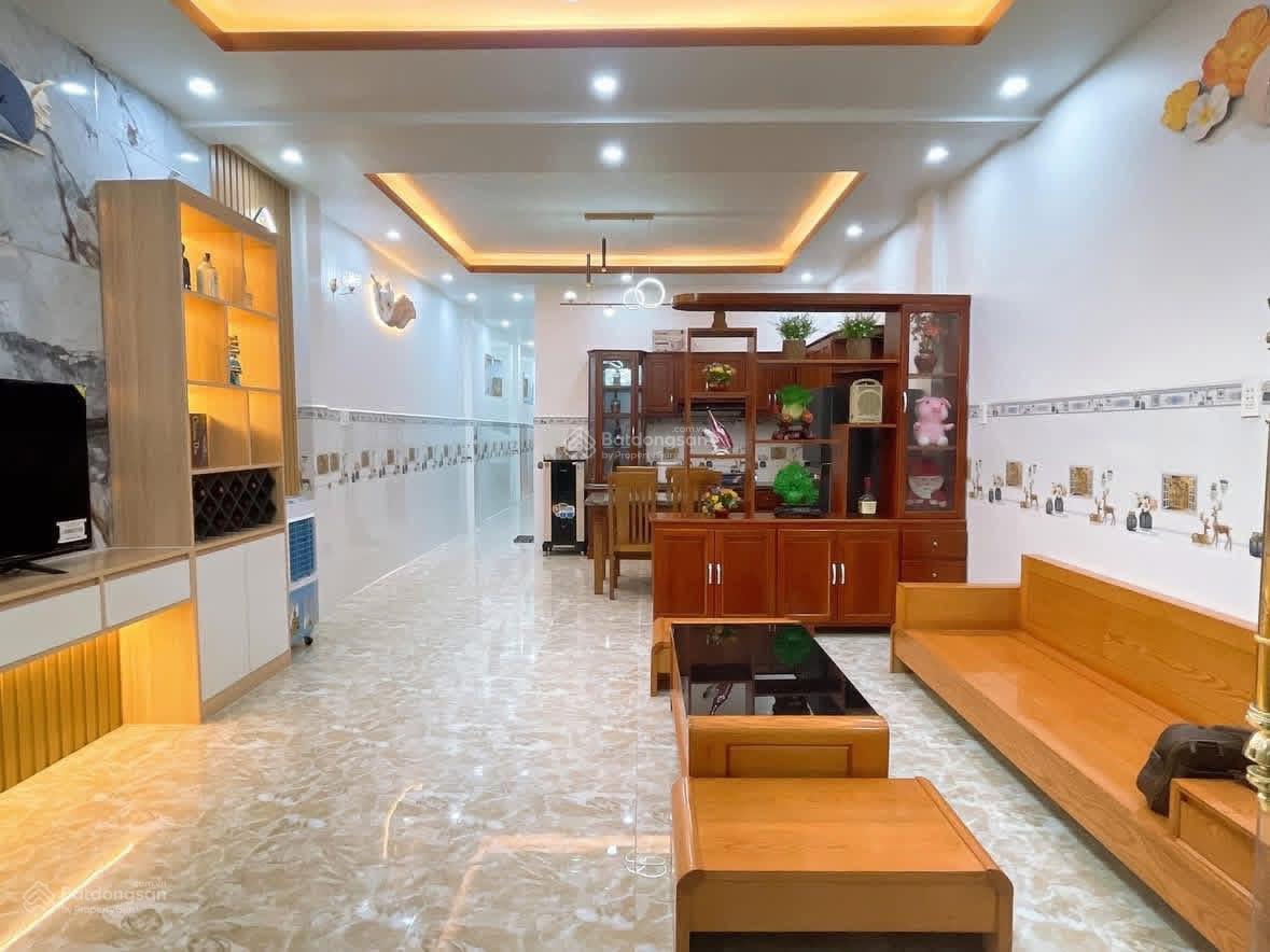 Bán nhà Kinh Doanh mt giá 1 tỷ 550 Sổ hồng riêng chính chủ, không lộ giới tranh chấp, cho thuê 7tr