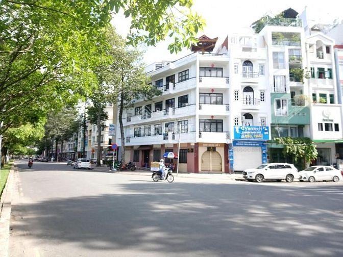 Bán nhà ngang 10m ngay đường 2 chiều Trường Sa,Phường 17,Quận Phú Nhuận