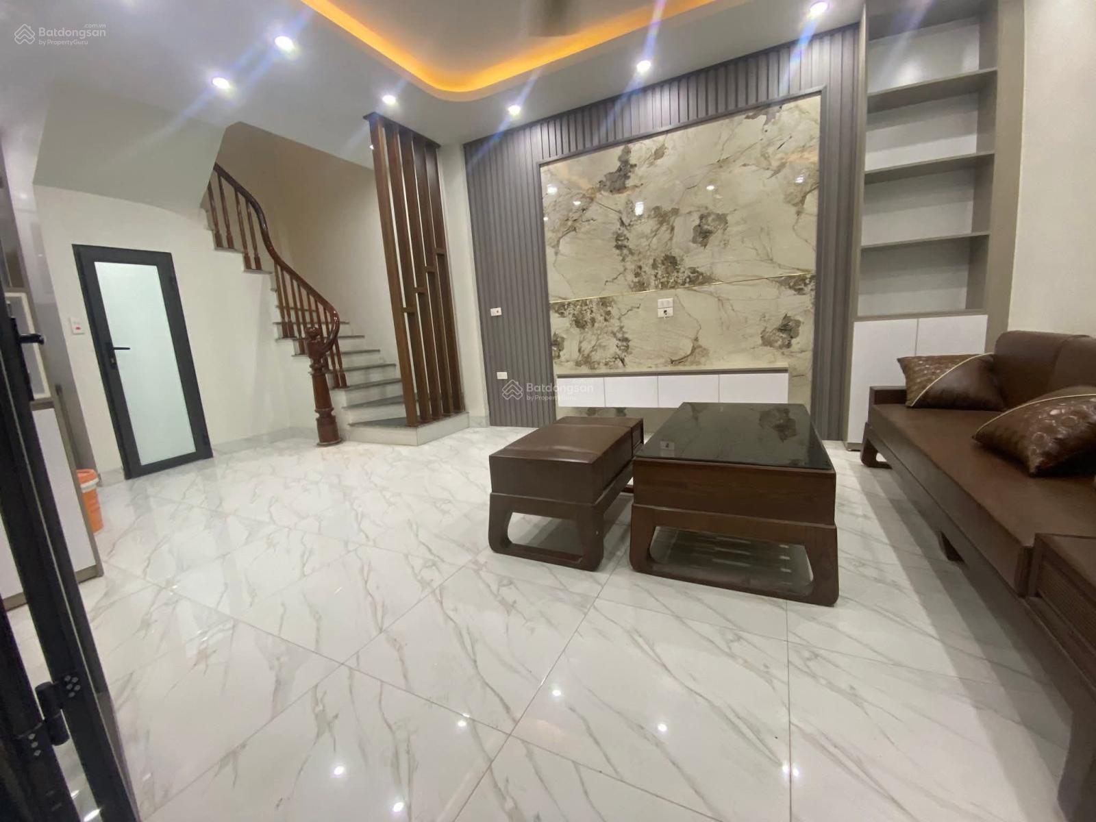 Bán nhà trong đê Yên Nghĩa 5 tầng, ô tô đỗ cửa
