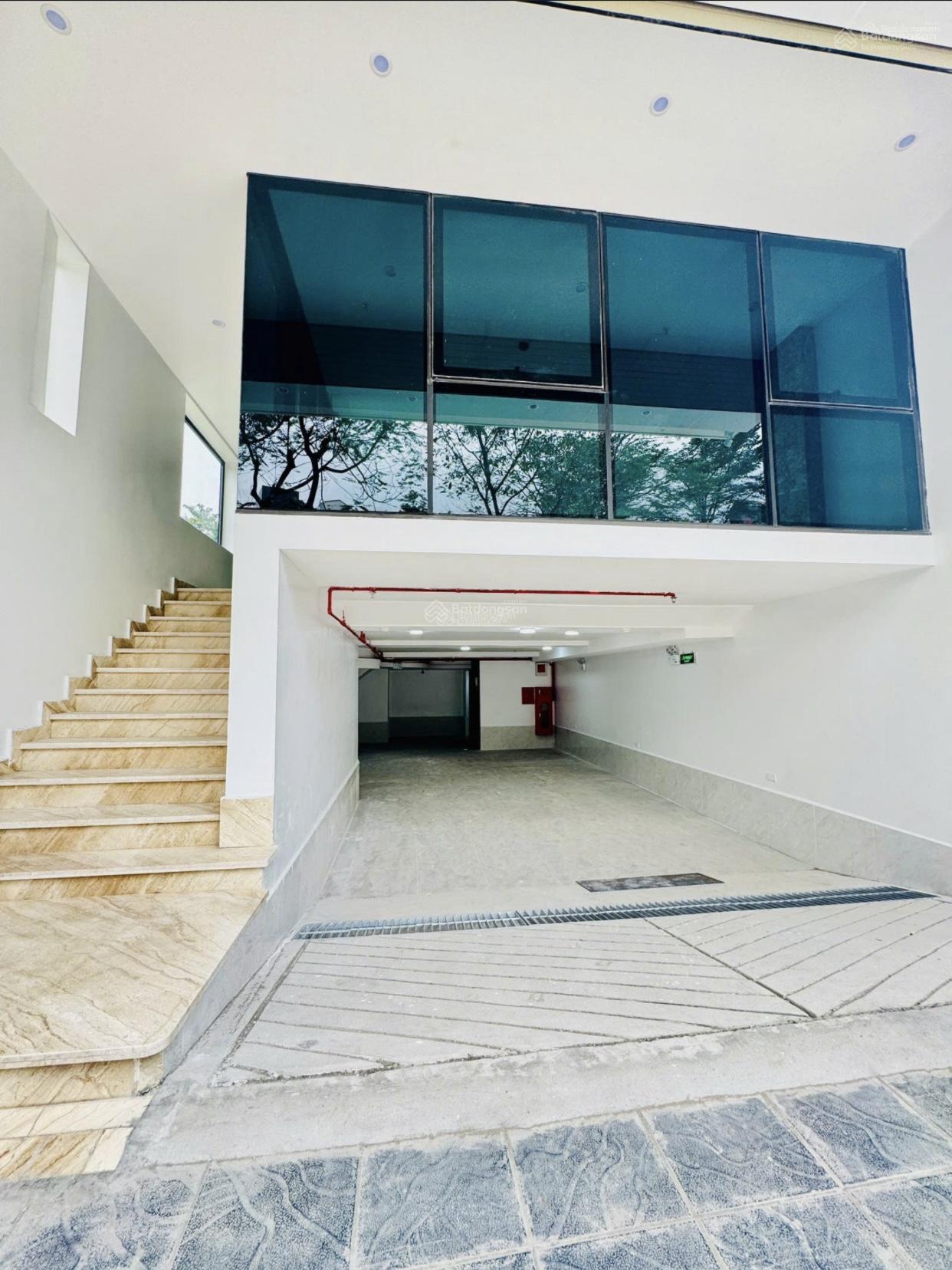 Chính chủ gửi bán nhà phố Cổ Linh Long Biên DT 100m2 7T MT 6.7m KD 80tr/tháng giá chỉ 46tỷ Chính chủ gửi bán nhà phố Cổ Linh Long Biên DT 100m2 7T MT 6.7m KD 80tr/tháng giá chỉ 46tỷ