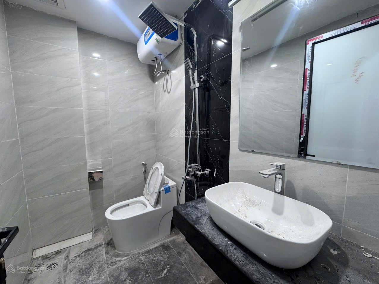 Cho thầu Nhà 7 tầng có thang máy gồm 11 căn hộ .Lạc Long Quân .Tây Hồ Cho thầu Nhà 7 tầng có thang máy gồm 11 căn hộ .Lạc Long Quân .Tây Hồ