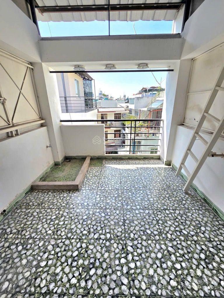 Thích Quảng Đức. Phú Nhuận. Tặng thêm gần 9m trước cửa nhà. Xe tải nhỏ, xe 4 chỗ vào nhà chưa tới 7