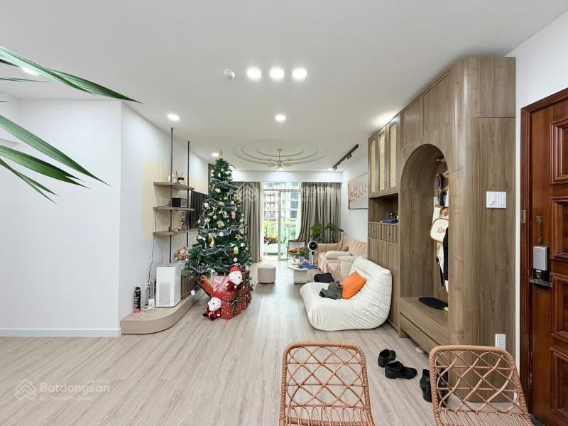 Căn hộ đẹp 3 PN full nội thất gần đại học Rmit Quận 7 căn góc sáng thoáng nhỉnh 5 tỷ