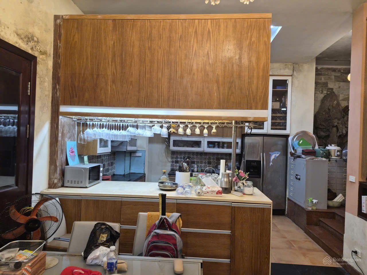 Bán Nhà Riêng tại Thiên Hiền, 42 tỷ, 136 m2, 5 tầng, 8PN, 4WC, mặt tiền 6.5m, pháp lý đầy đủ, ô tô