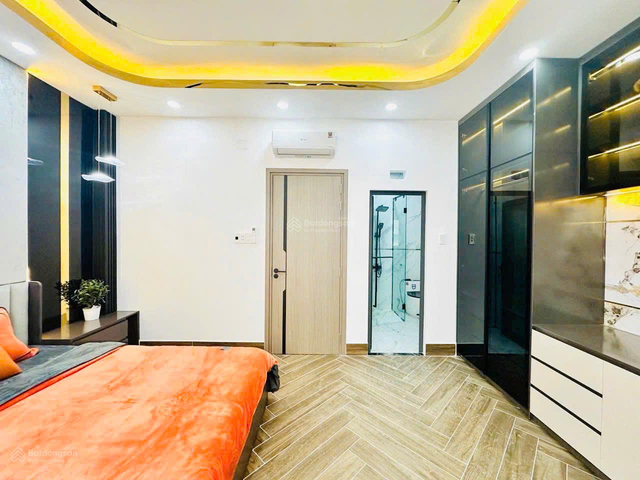 Cho thuê nhà mặt tiền đường Số 4 cư xá Đô Thành phường 4 quận 3, DT: 3x10m, giá 15.5tr/tháng