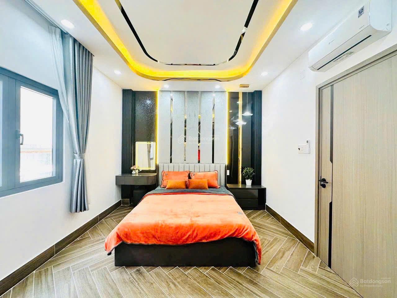 Cho thuê nhà mặt tiền đường Số 4 cư xá Đô Thành phường 4 quận 3, DT: 3x10m, giá 15.5tr/tháng