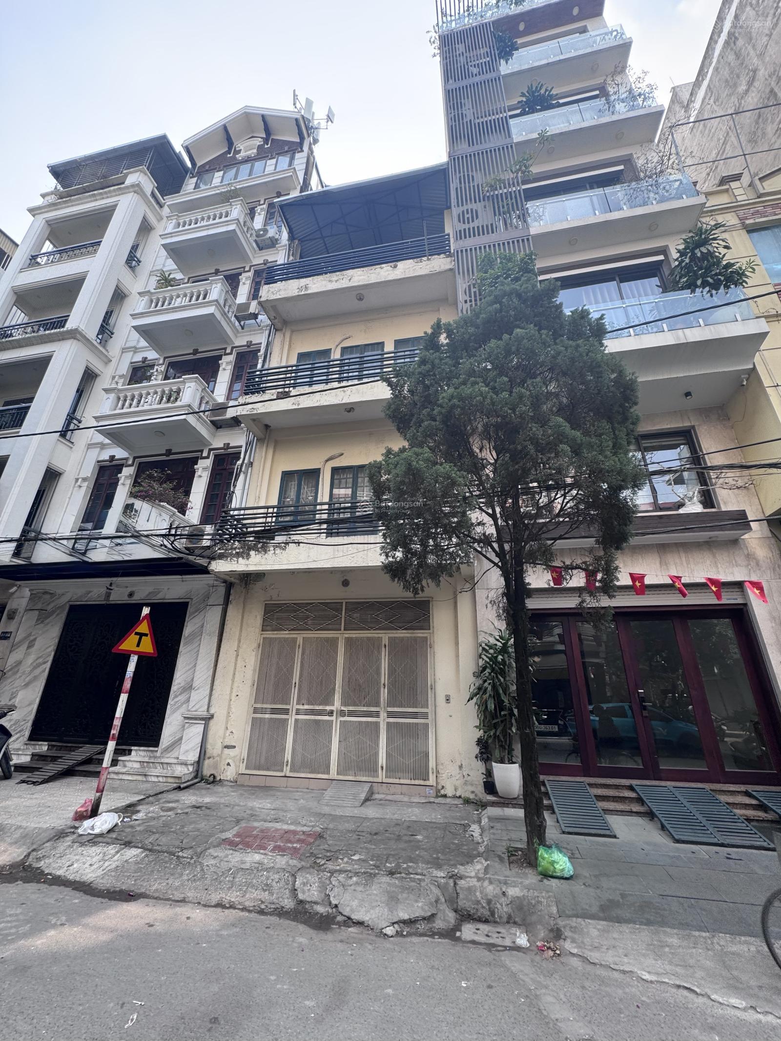 CHỦ NHÀ BÁN GẤP PHÂN LÔ CHÙA BỘC - VỈA HÈ - Ô TÔ TRÁNH. DT 82m2 - MT 6m. GIÁ 33 TỶ.