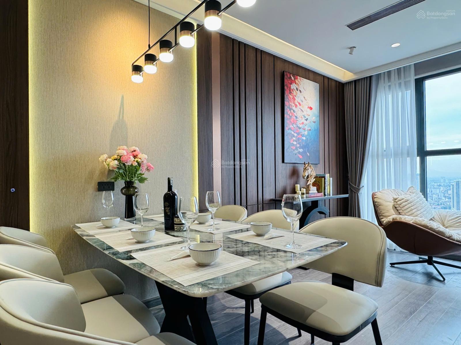 Chính chủ bán CH: 2N-2VS. Dt: 75m. Giá: 6 tỷ. Đc: TTTM TSQ, Mỗ Lao, Hà Đông. Nội thất đầy đủ.