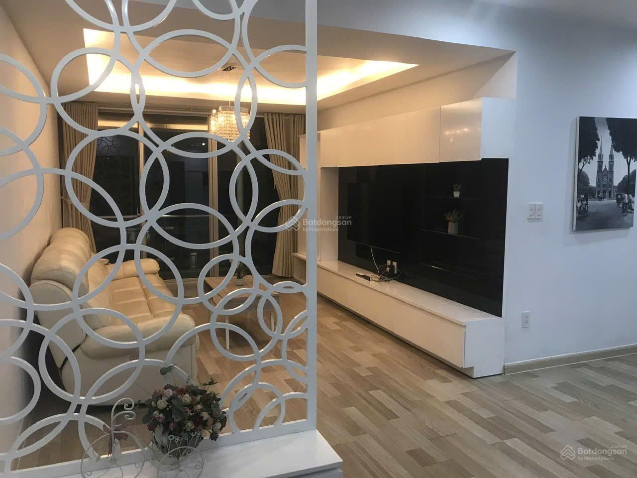 Cho thuê CHCC Garden Plaza 2, Phú Mỹ Hưng, DT 142m². Giá 30 triệu/th. LH E Mạnh. 0909 297 ***.