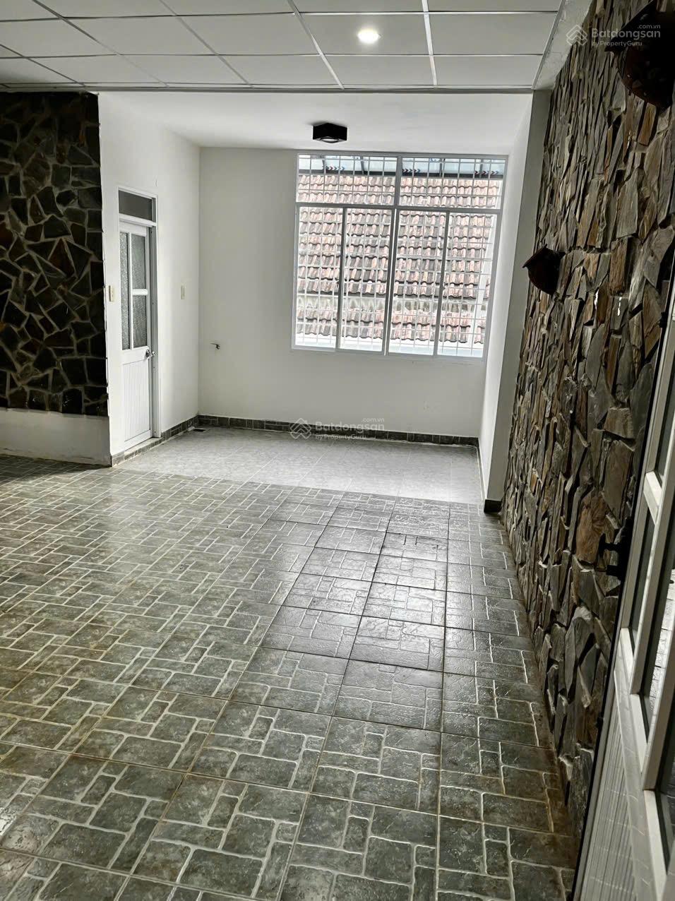 Cho thuê nhà 3 tầng víp Phan Đăng Lưu Giá 25tr/tháng 5x26=130m