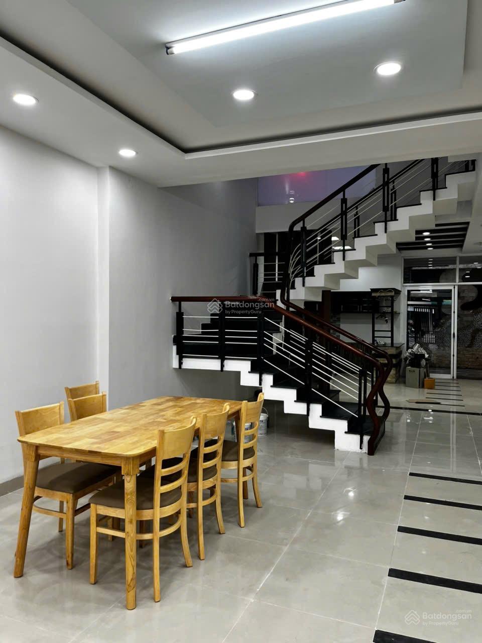 Cho thuê nhà 3 tầng víp Phan Đăng Lưu Giá 25tr/tháng 5x26=130m