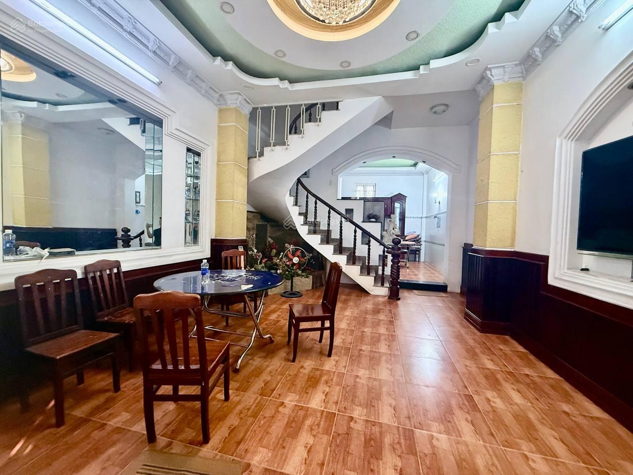 Bán nhà đường 61 Thảo Điền 1 trệt 2 lầu sân thượng 4 phòng ngủ 6 WC diện tích 4,8x12m giá 13,7 tỷ